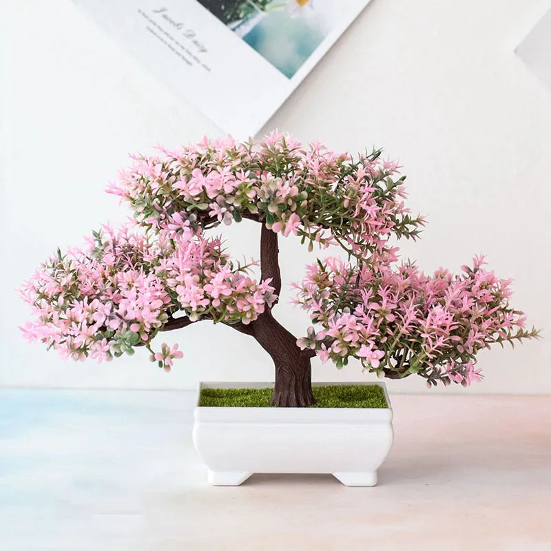 Künstliche Bonsai-Pflanze im Topf