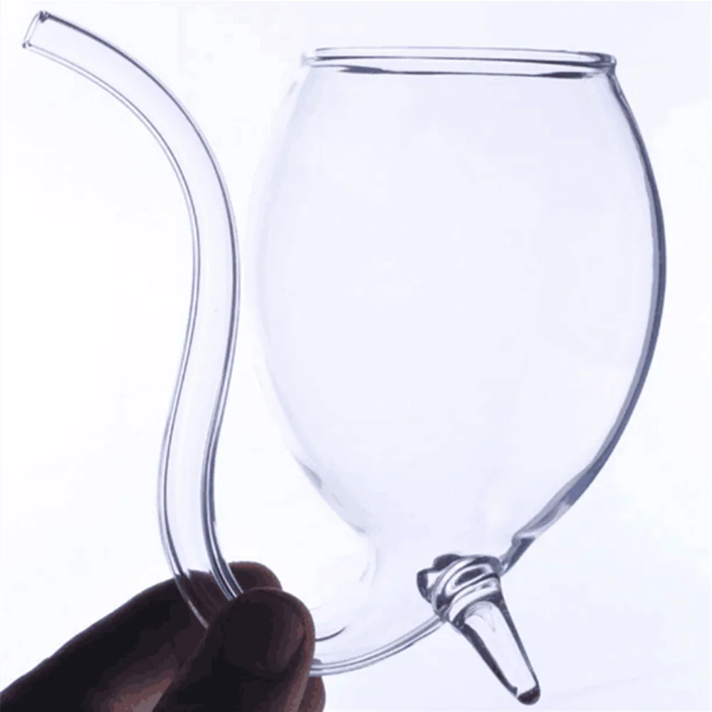 Goblet-Glas mit Strohhalm